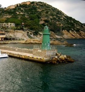 faro isola del giglio