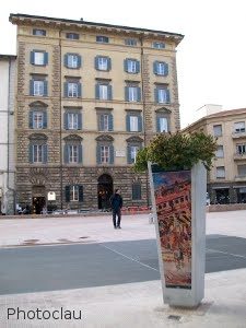 installazioni in piazza attias