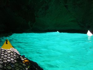 Isola d'Elba. Grotta dello sbruffo