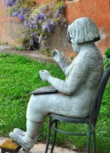 Una delle sculture del Giardino di Daniel Spoerri