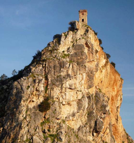 La suggestiva Torre di Caprona
