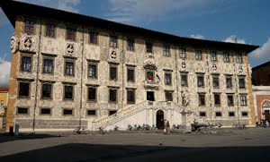 Piazza dei Cavalieri di giorno