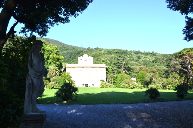 statue in villa corliano