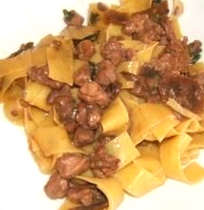 Ricetta delle pappardelle ai porcini e salsiccia