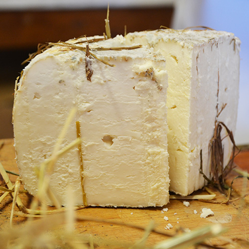pecorino semistagionato nel fieno a latte crudo solo toscano