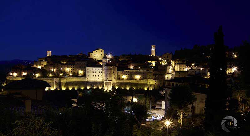 Anghiari al calar del sole foto di Raffaele Derosa 20151218