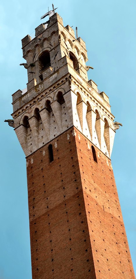 La Torre del Mangia in Piazza del Campo. 88 metri di altezza è la torre antica più alta in Toscana