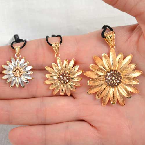ciondoli oro 18 kt giallo e bianco a forma di margherita