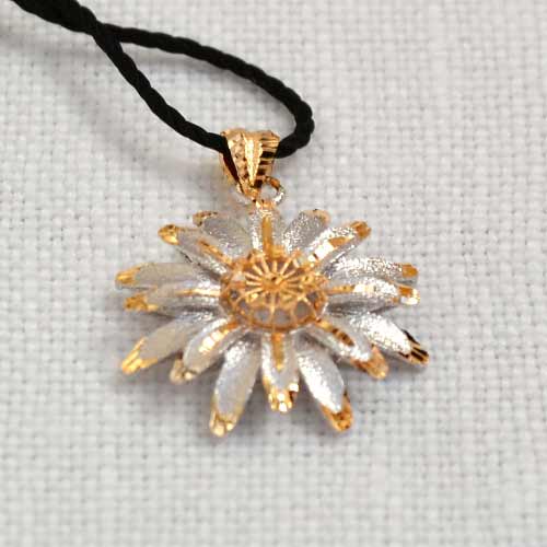 ciondolo oro 18 kt bianco e giallo margherita piccolo