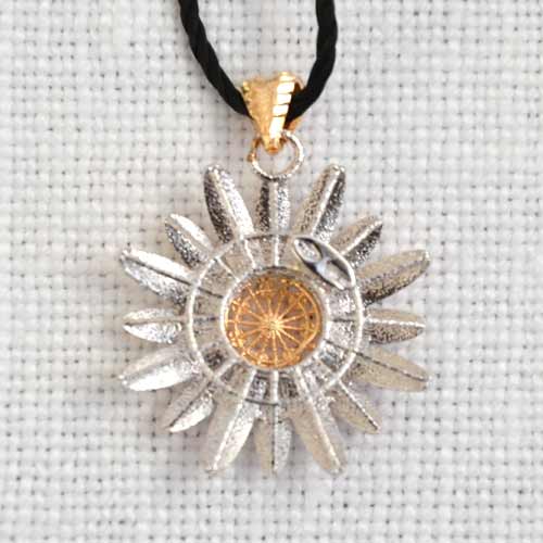 gioielli oro 18 kt a forma di margherita ciondolo piccolo
