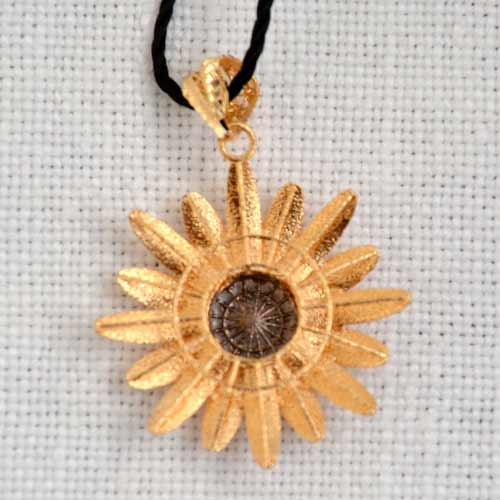 gioielli oro 18 kt a forma di margherita ciondolo medio