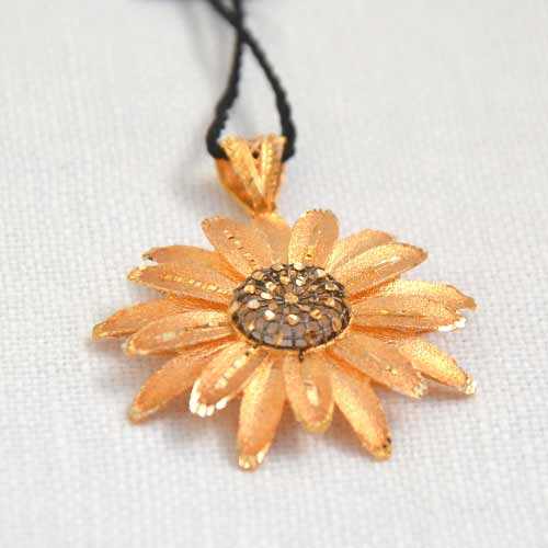 ciondolo oro 18 kt margherita grande