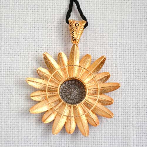 gioielli oro 18 kt a forma di margherita ciondolo grande