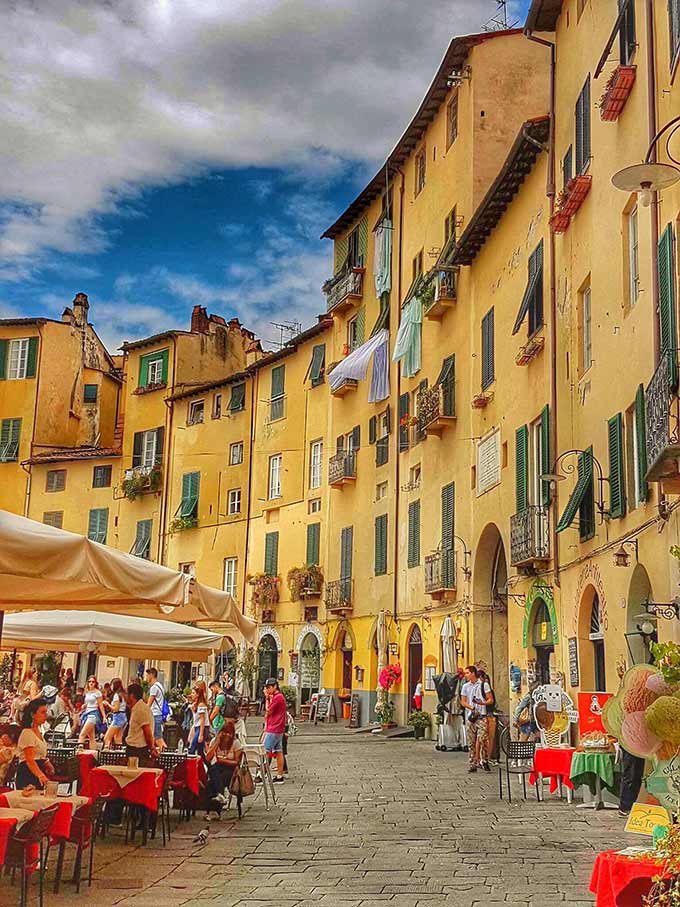 Piazza-anfiteatro-luccadi-Marzia-Francesconi