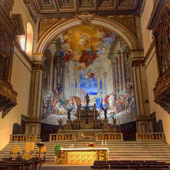 L'interno della Chiesa Santissima Annunziata di Siena